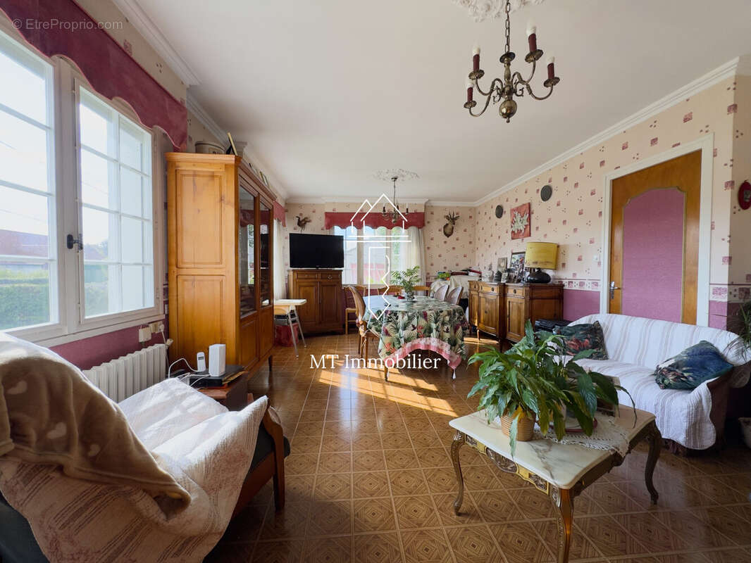 Maison à BEAURAINVILLE