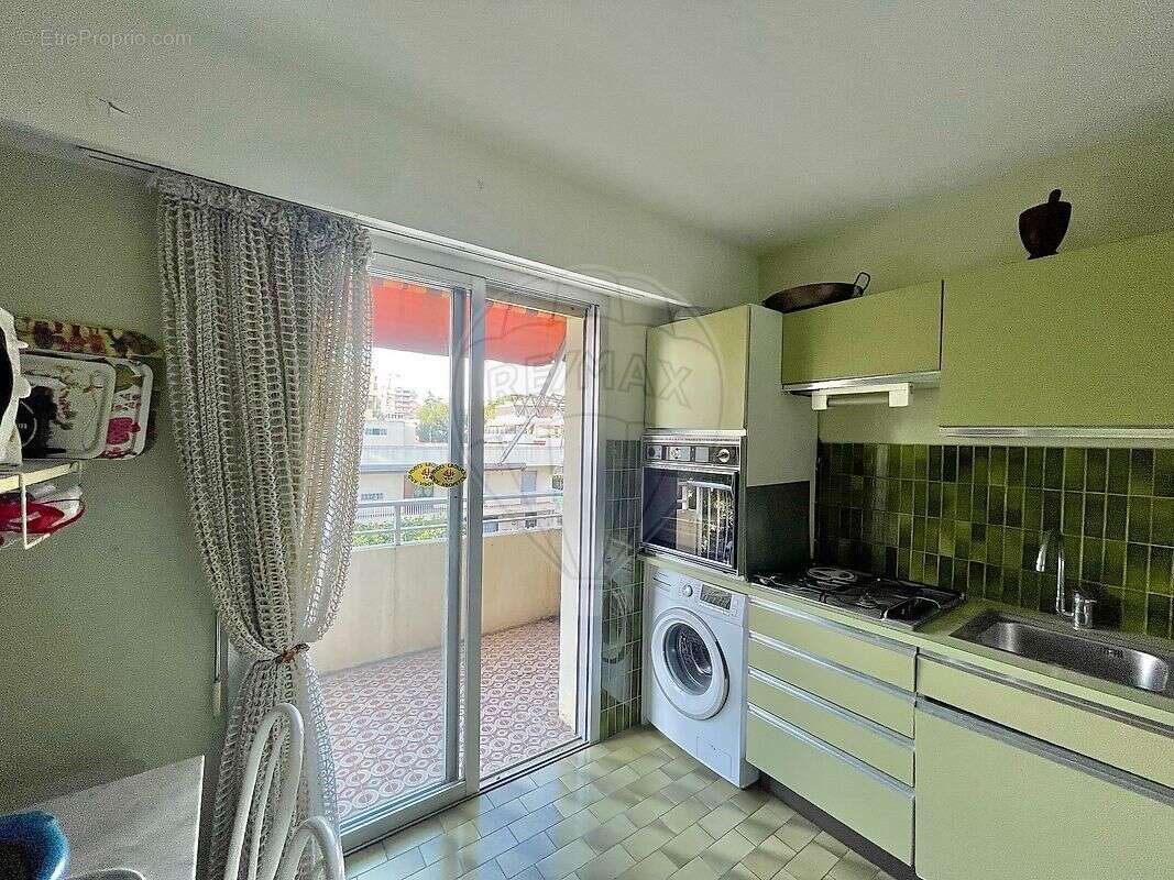 Appartement à SAINT-LAURENT-DU-VAR