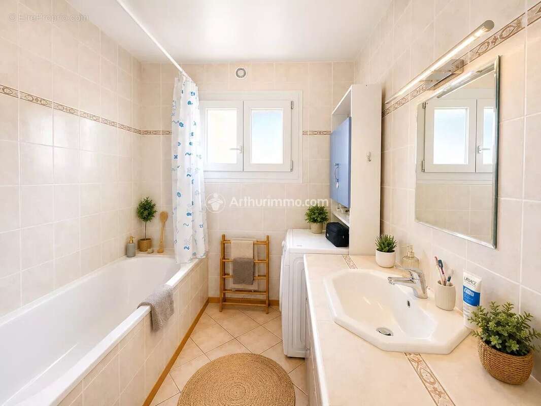Appartement T4 de 80 m² – Terrasse – 3 chambres – Résidence calme – Gare à pied - photo 3