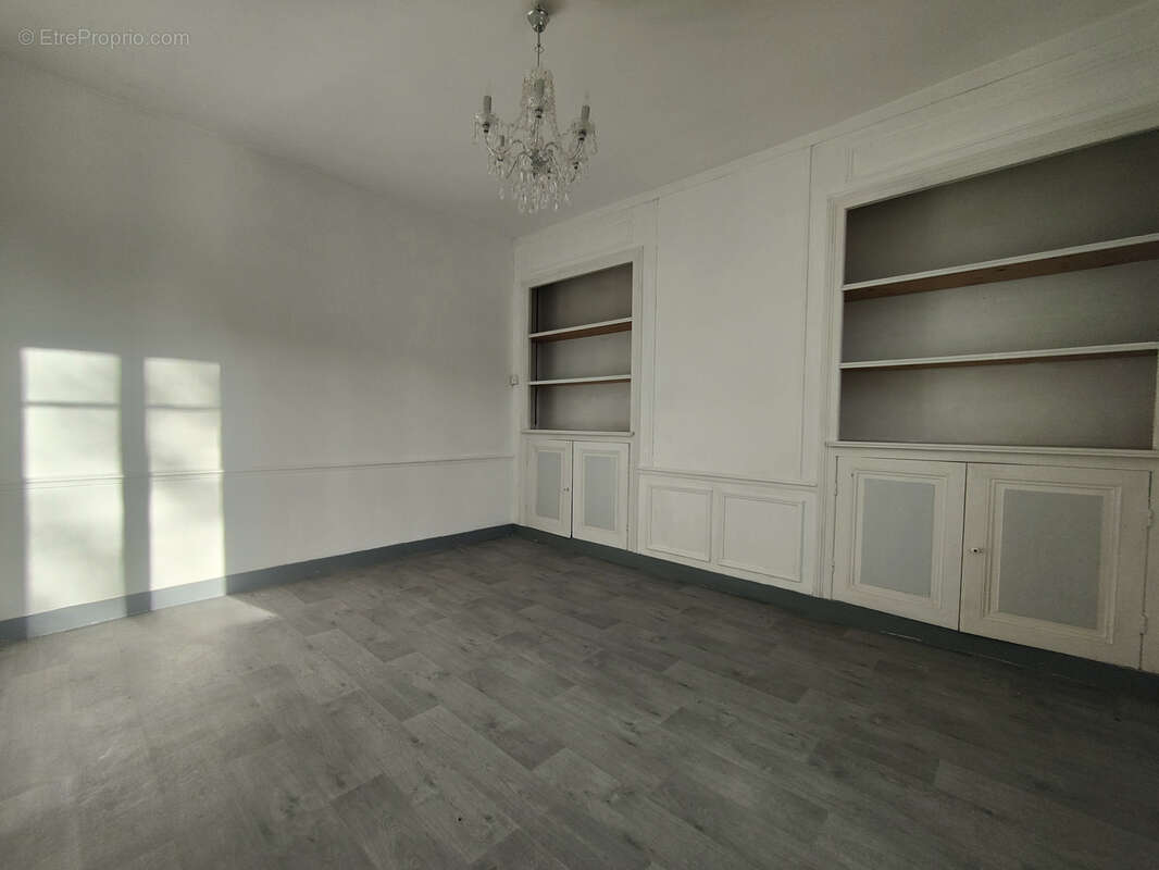 Superbe maison bourgeoise de 160 m2 hab avec sous-sol grand garage de 30 m2 sur 270 m2 de terrain clos au calm - photo 12