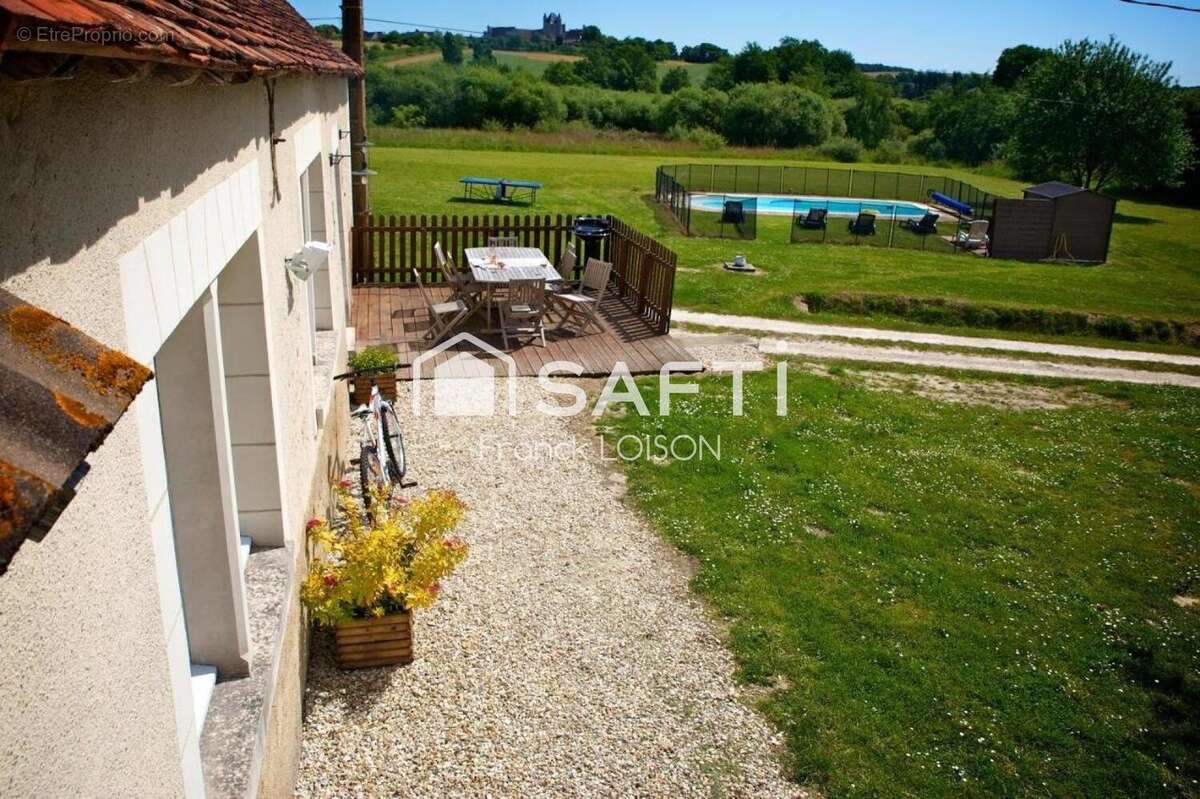 Maison 330 m² à Bridore  - photo 4