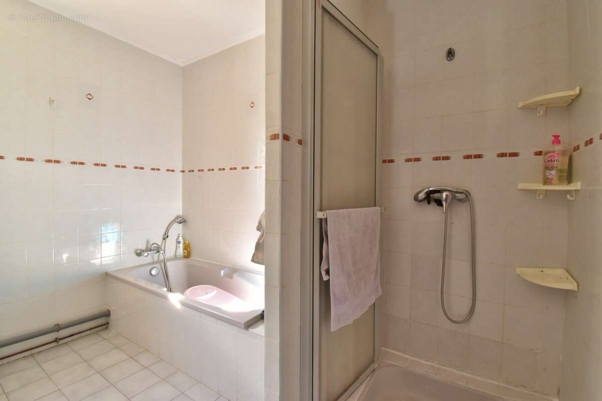 VILLA de plain-pied de 143 m² avec piscine sur 1 378 m² de terrain clos - photo 20