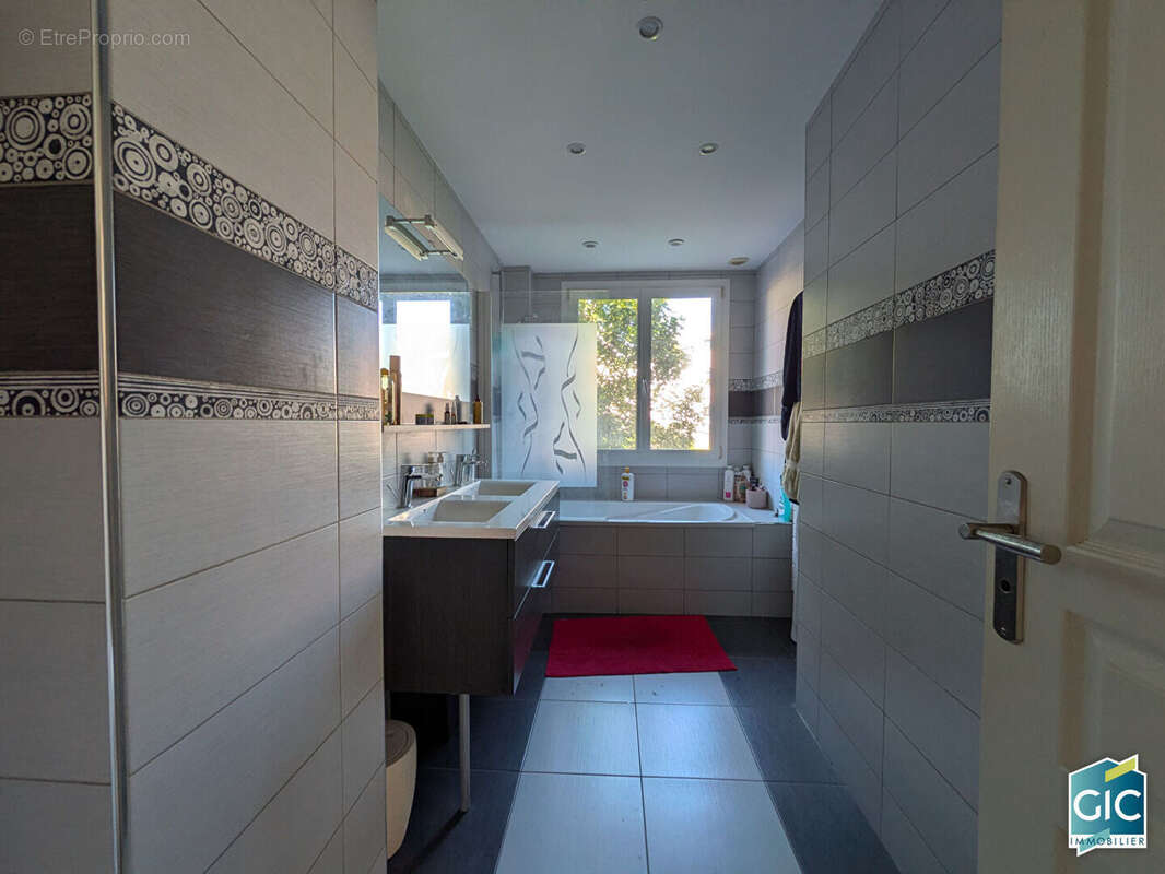 Appartement 82 m² à Caen  - photo 4