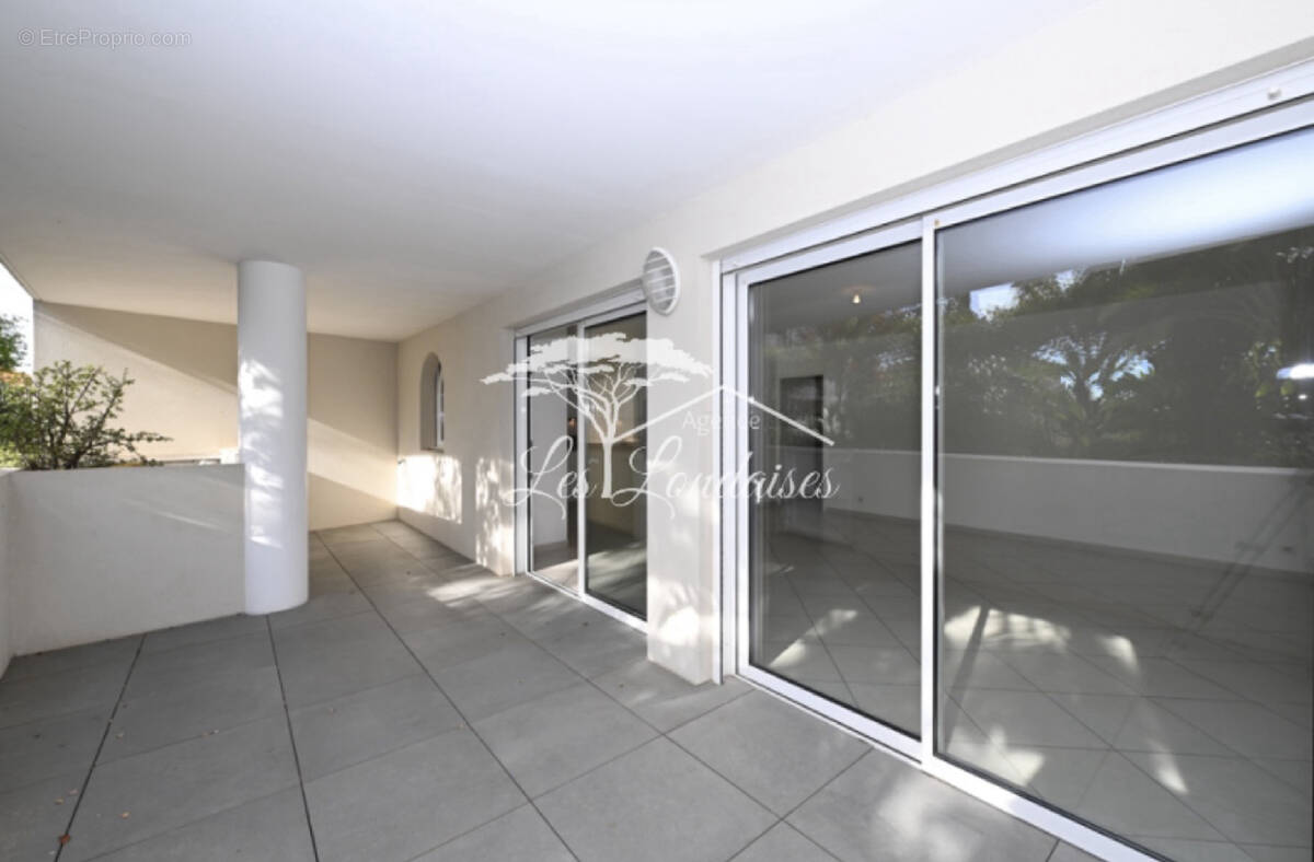 Appartement à LA LONDE-LES-MAURES