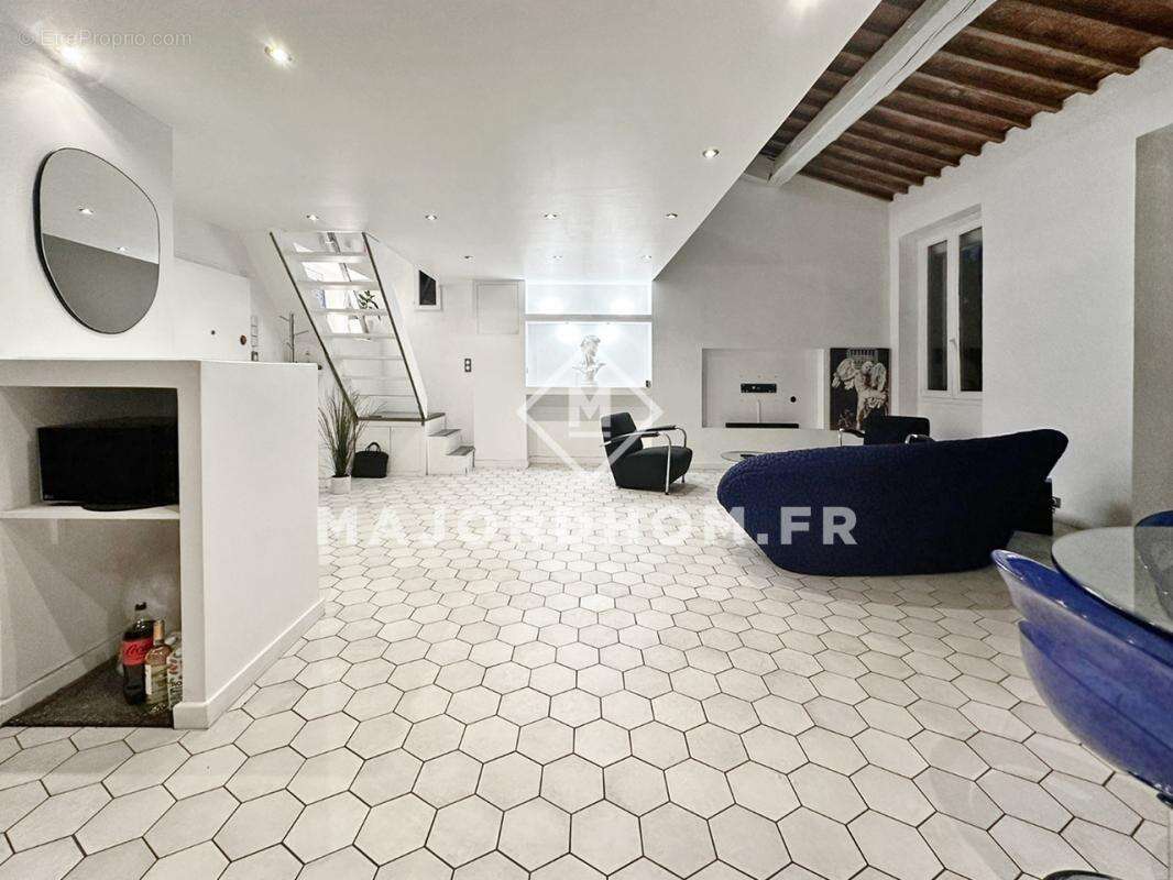 Appartement à MARSEILLE-4E