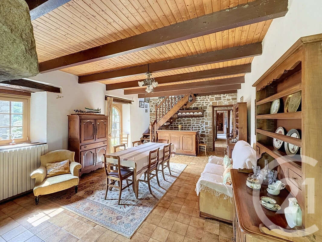 Maison 134 m² à Le Vieux-Marche  - photo 7