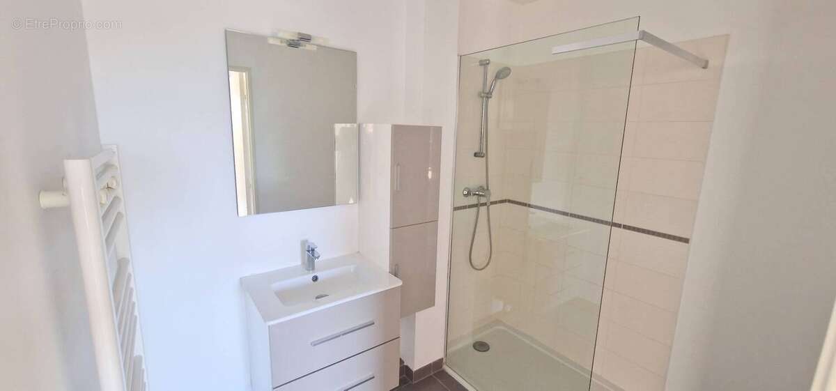 Appartement à ROQUEBRUNE-SUR-ARGENS