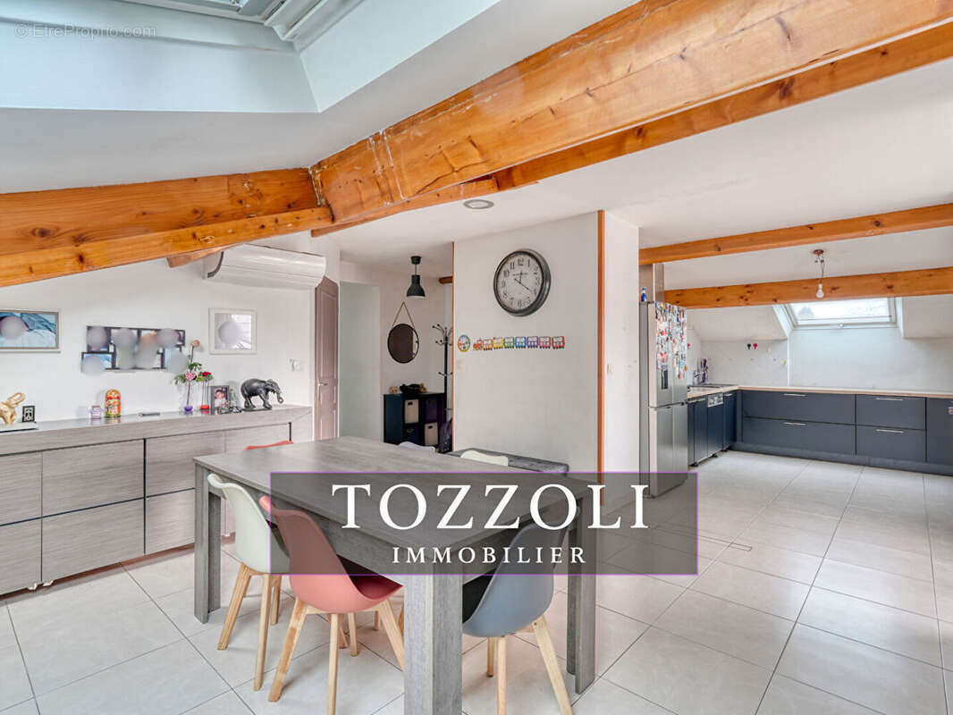 Appartement à DECINES-CHARPIEU