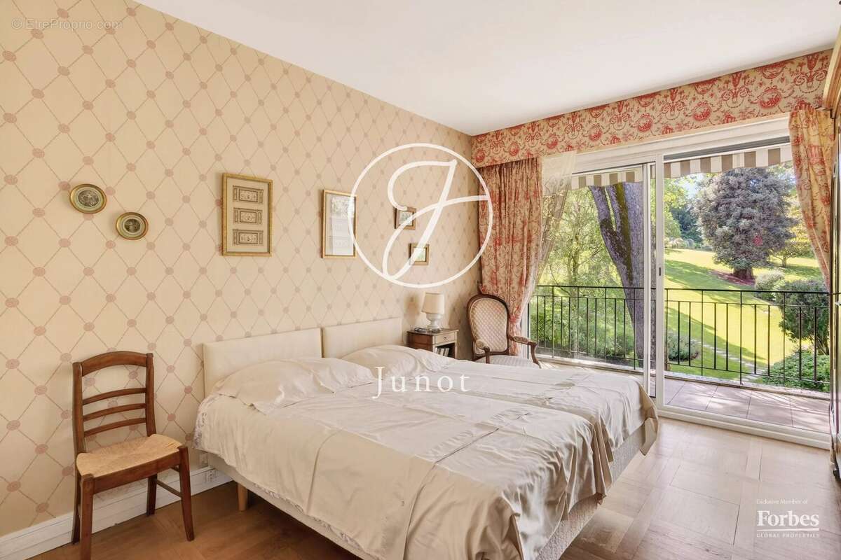 Appartement à VILLE-D'AVRAY