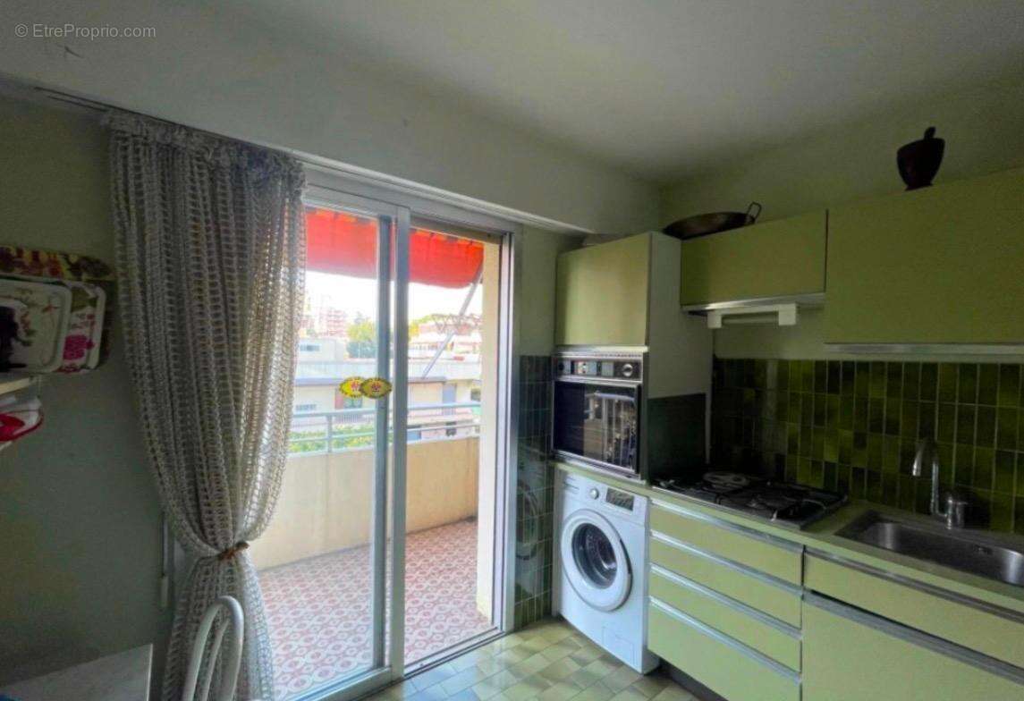   - Appartement à SAINT-LAURENT-DU-VAR