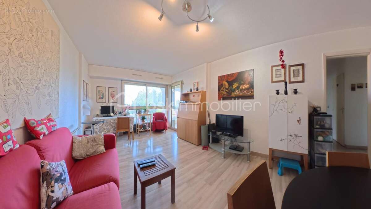 Appartement à VALLAURIS