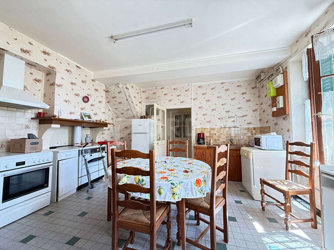Ensemble immobilier composé de deux maisons d'habitation : Maison Bonny Sur Loire 5 pièce(s) 92 m² - photo 4