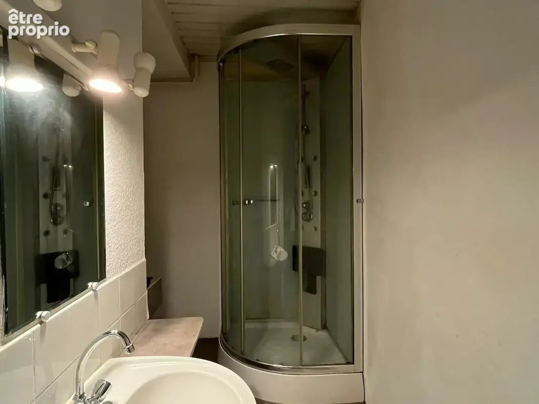 Appartement T3 de 80 m2 à rénover   Centre-ville de Saint-Étienne - photo 7