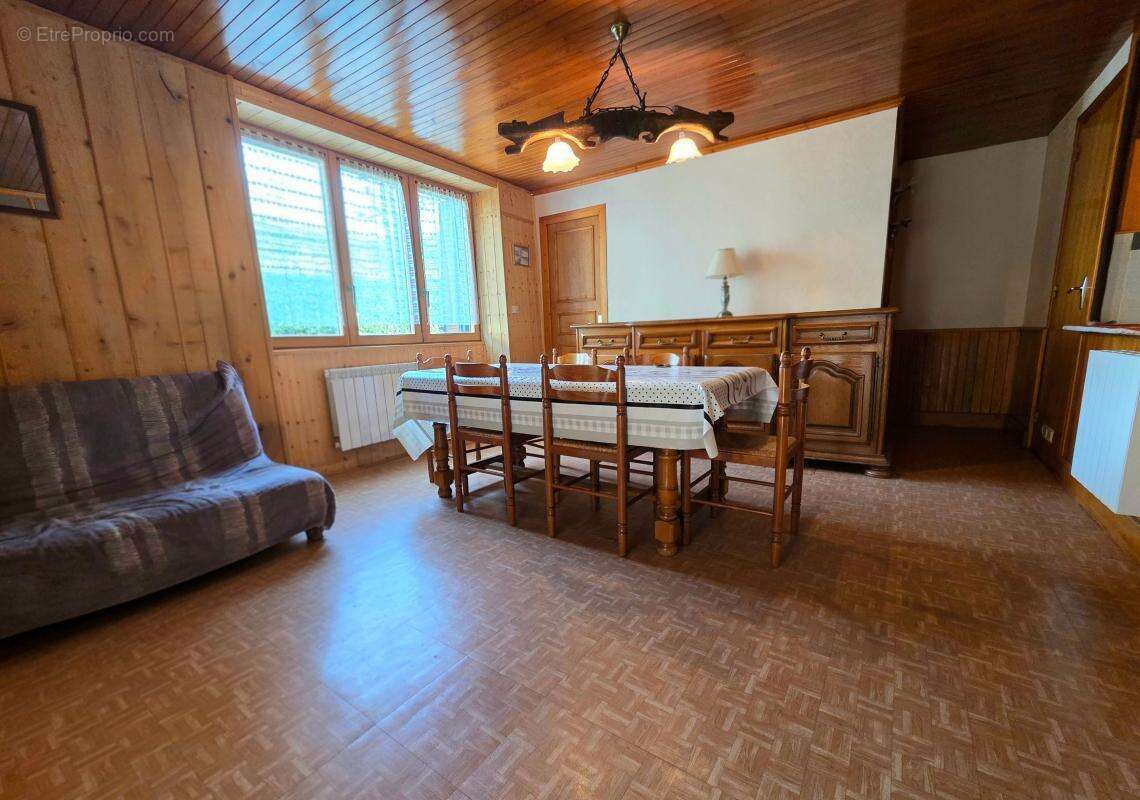 Maison à SAINT-CHRISTOPHE-SUR-GUIERS