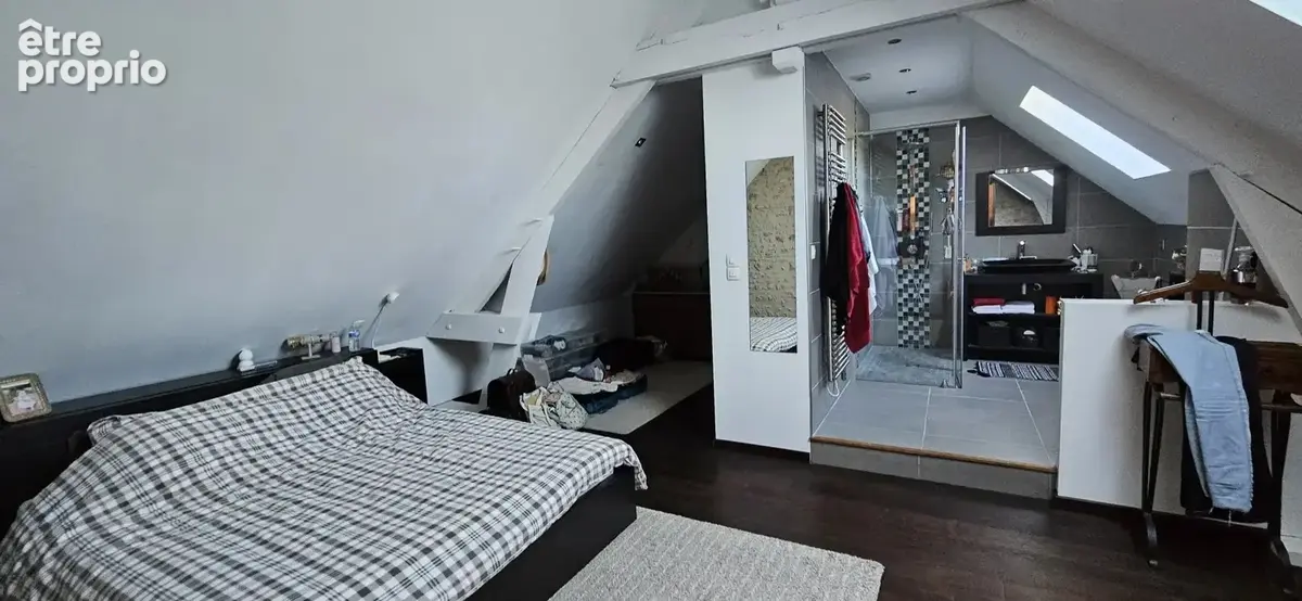 Authentique maison en pierres de 158 m² avec jardin et garage - photo 11