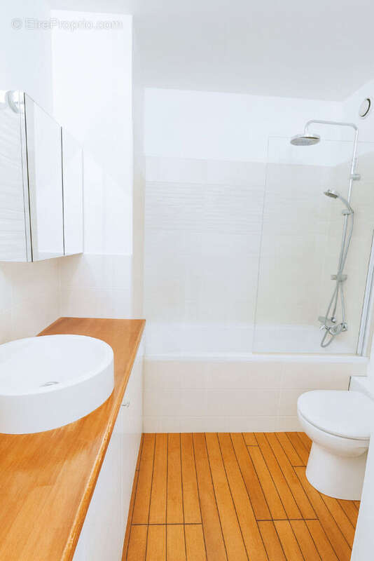 Appartement à COURBEVOIE