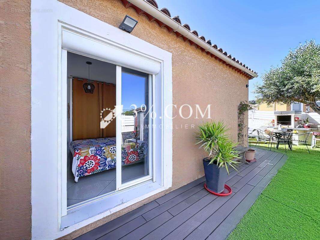 Maison de plain-pied avec piscine, jardin et vue dégagée sur - photo 21