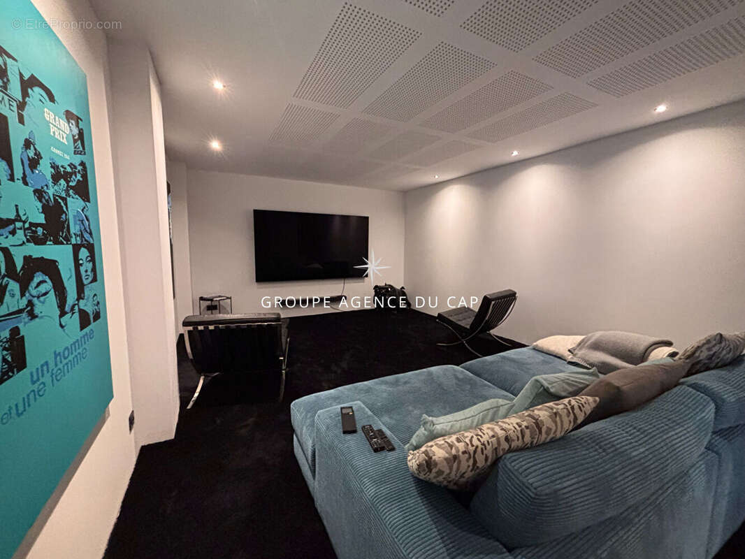 À vendre villa contemporaine de 350m² 8 pièces avec vue mer, à pied des plages et des commerces des issambres - photo 16
