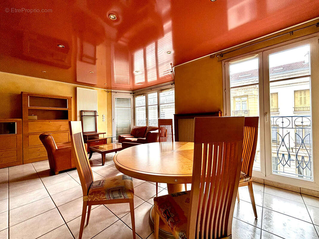 Appartement à SAINT-ETIENNE