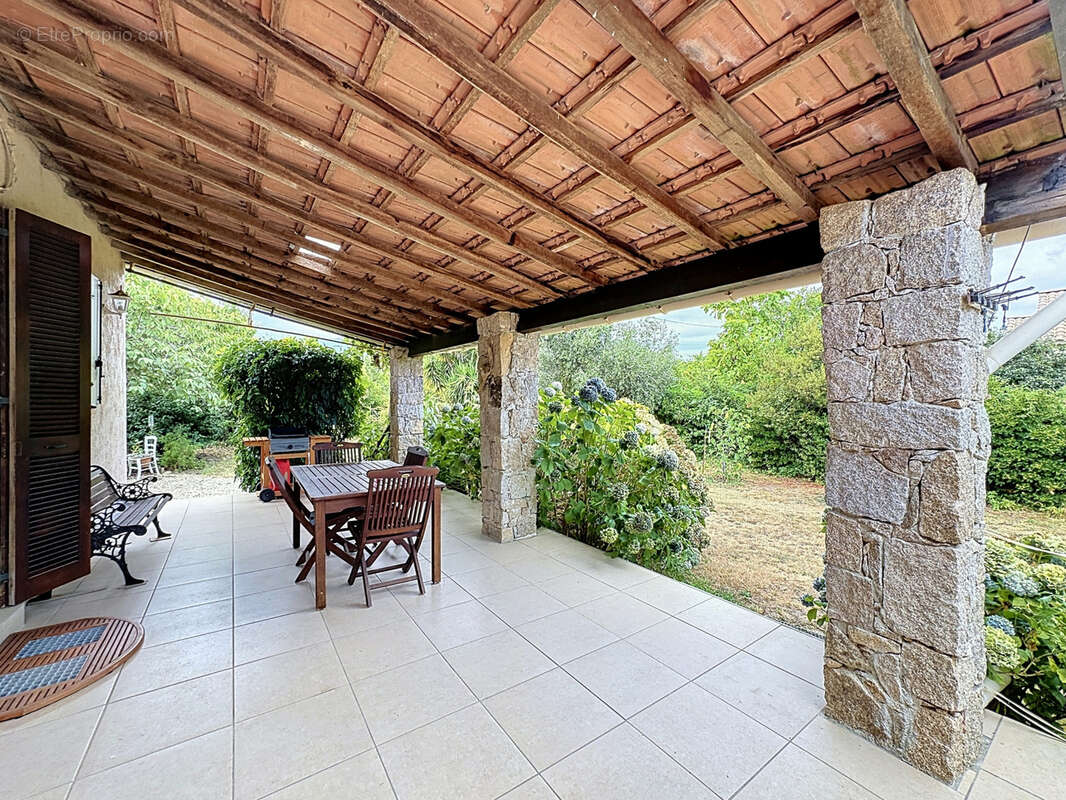 Prunelli-di-Fiumorbo   Maison d'environ 120 m2 sur terrain d'environ 2 000 m2 avec dépendance, garage et carpo - photo 6