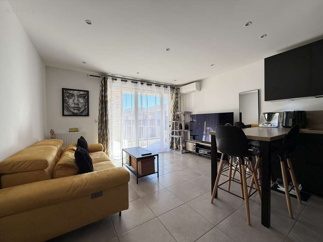 Appartement à CARROS