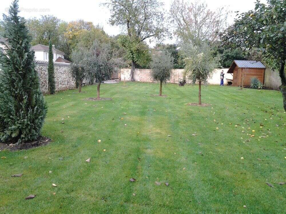 Terrain à JUVISY-SUR-ORGE