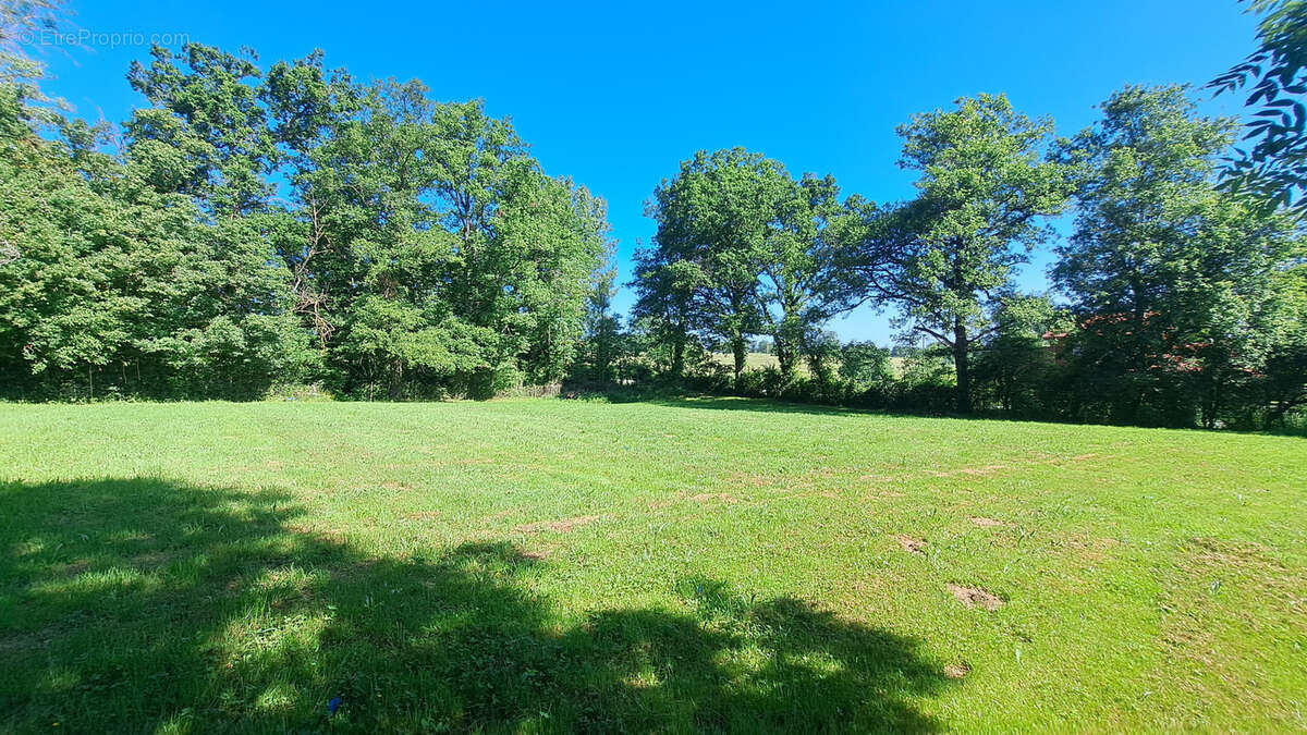 Terrain à CHARBONNIERES-LES-VIEILLES