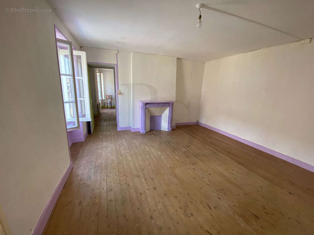 Maison à MONTCHAUVET