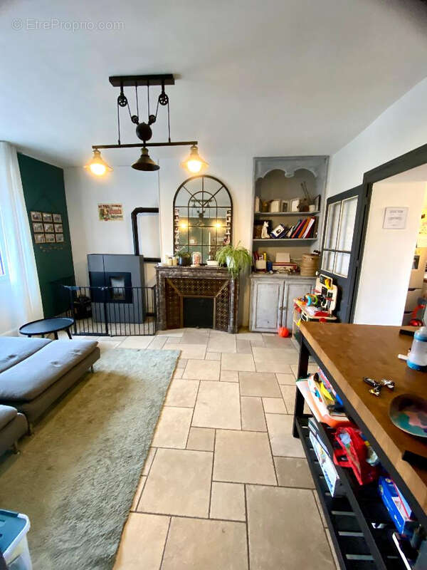 Maison à MONT-SAINT-SULPICE