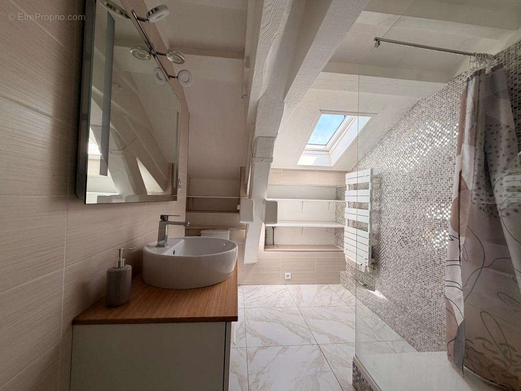 A vendre T2 de plus de 52 m² en parfait état à Sathonay-Camp Mairie - photo 7