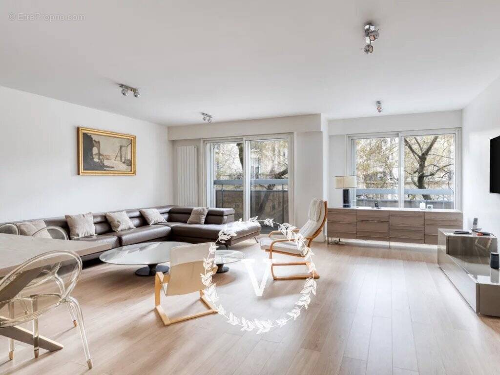 Appartement à PARIS-14E