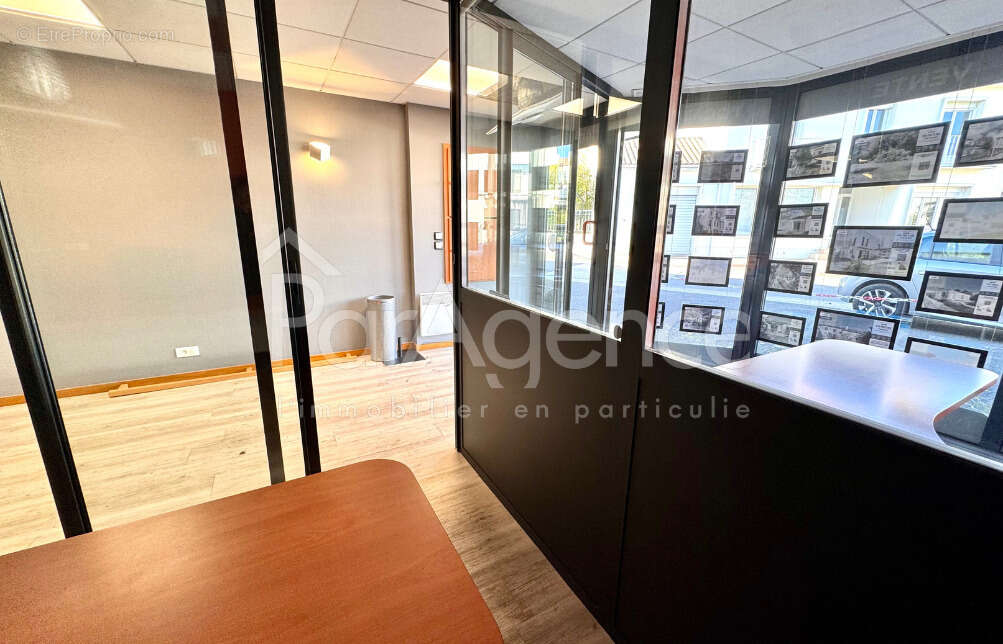 Commerce à VAUX-SUR-MER