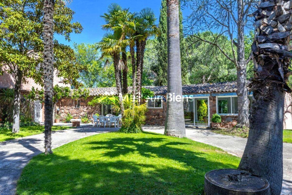 Maison à ROQUEBRUNE-SUR-ARGENS