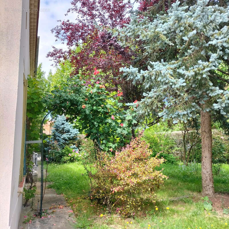 maison de village avec jardin et garage - photo 6