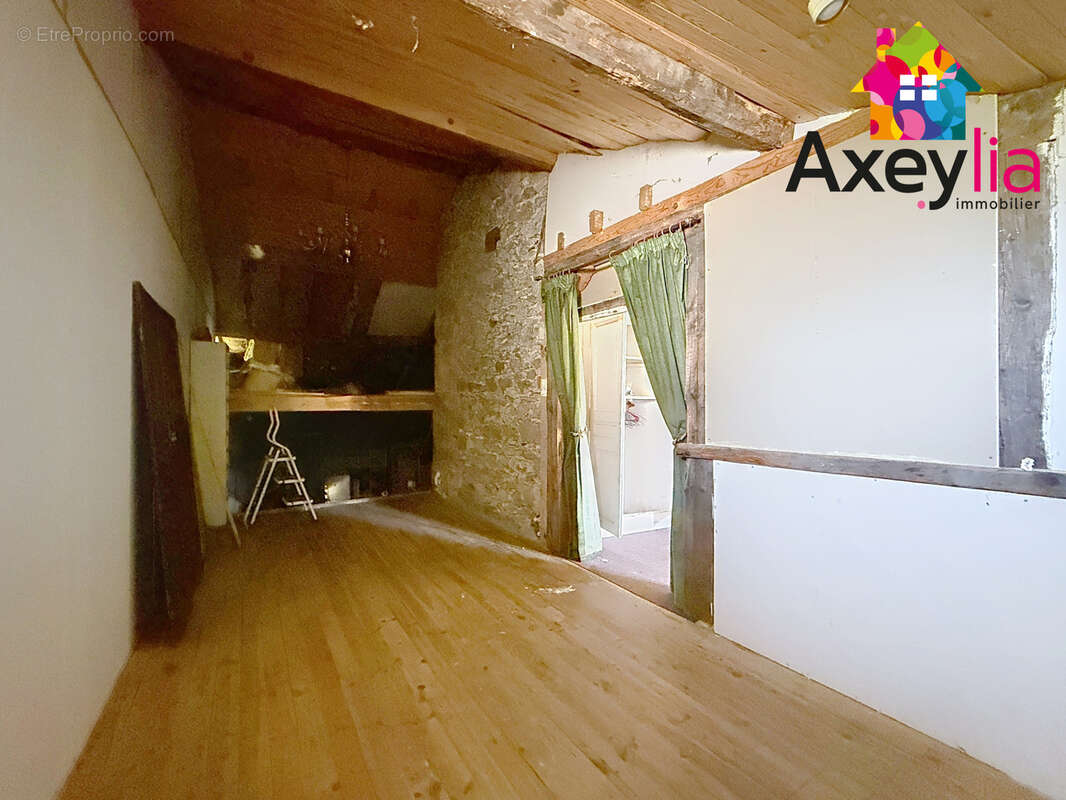 A vendre - les noës - ancienne auberge à rénover avec appartement - photo 9