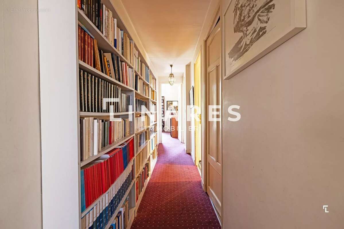 CENTRAL PARADIS - Appartement T4 de 158m2 - Balcon - Cave -  2 chambres de bonne - 13008 - photo 19