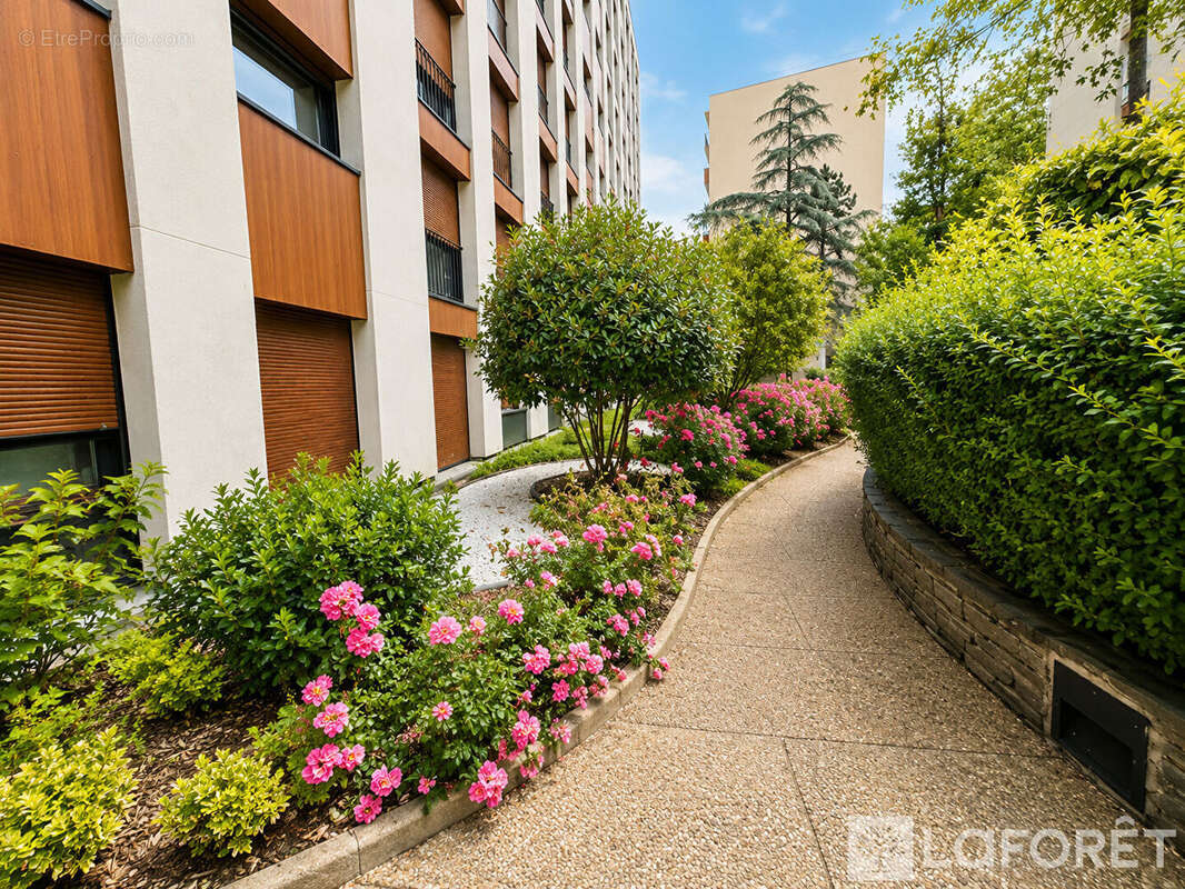 Chaville limite sèvres appartement 3 pièces de 70 m² avec balcon, parking et cave résidence de standing - photo 8