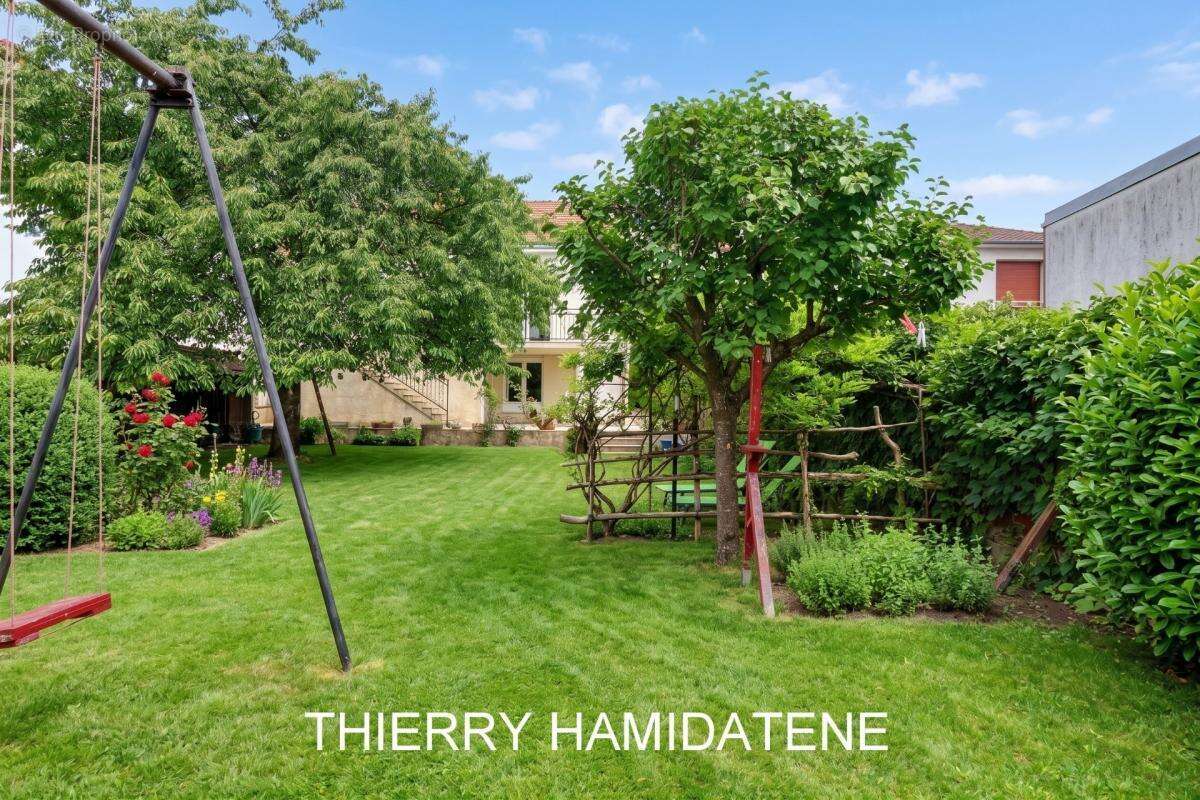 Secteur colonie 12mn a pied de la gare magnifique maison renovee de  156m2 6 pieces 4 chambres s/sol total  jardin fruitier espo - photo 3