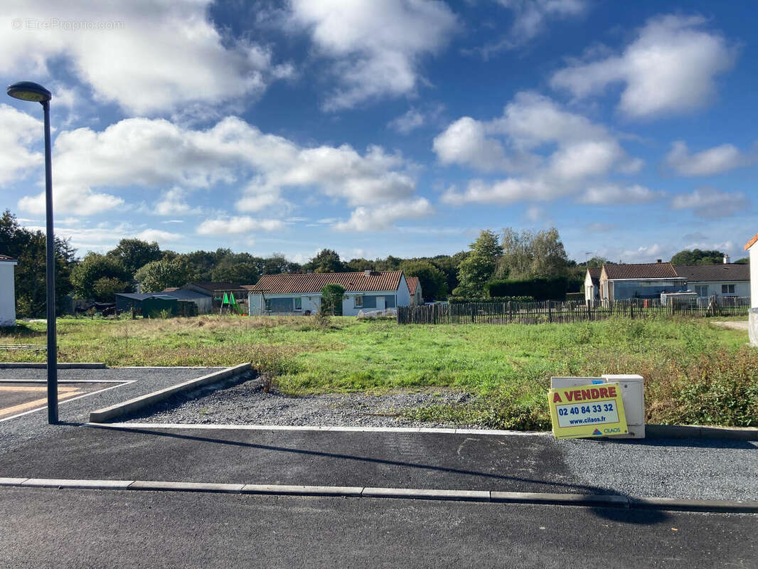 Terrain à CORCOUE-SUR-LOGNE