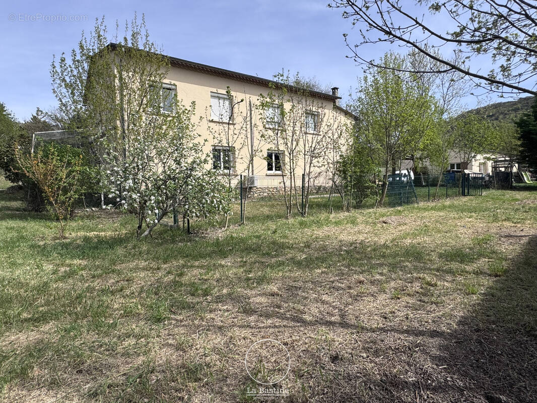 Maison à FRANCILLON-SUR-ROUBION