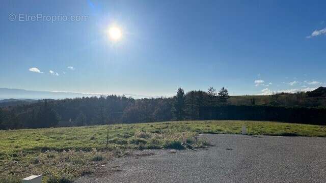 Terrain à VOLON