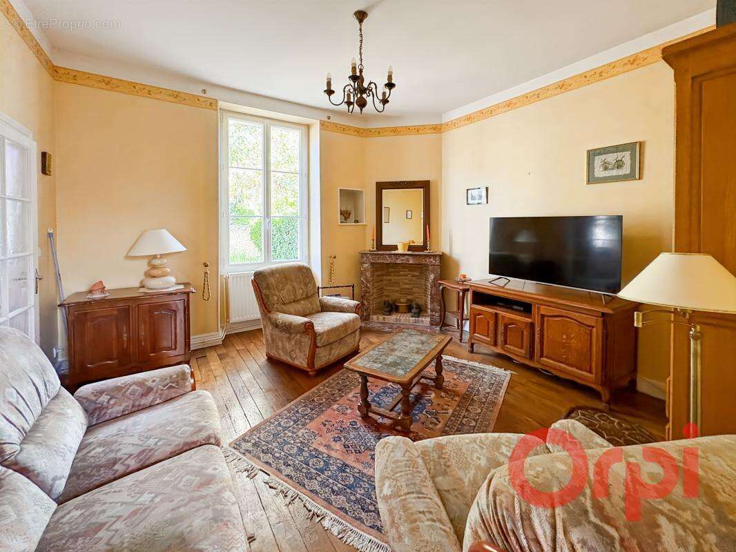 Maison à DUN-SUR-AURON