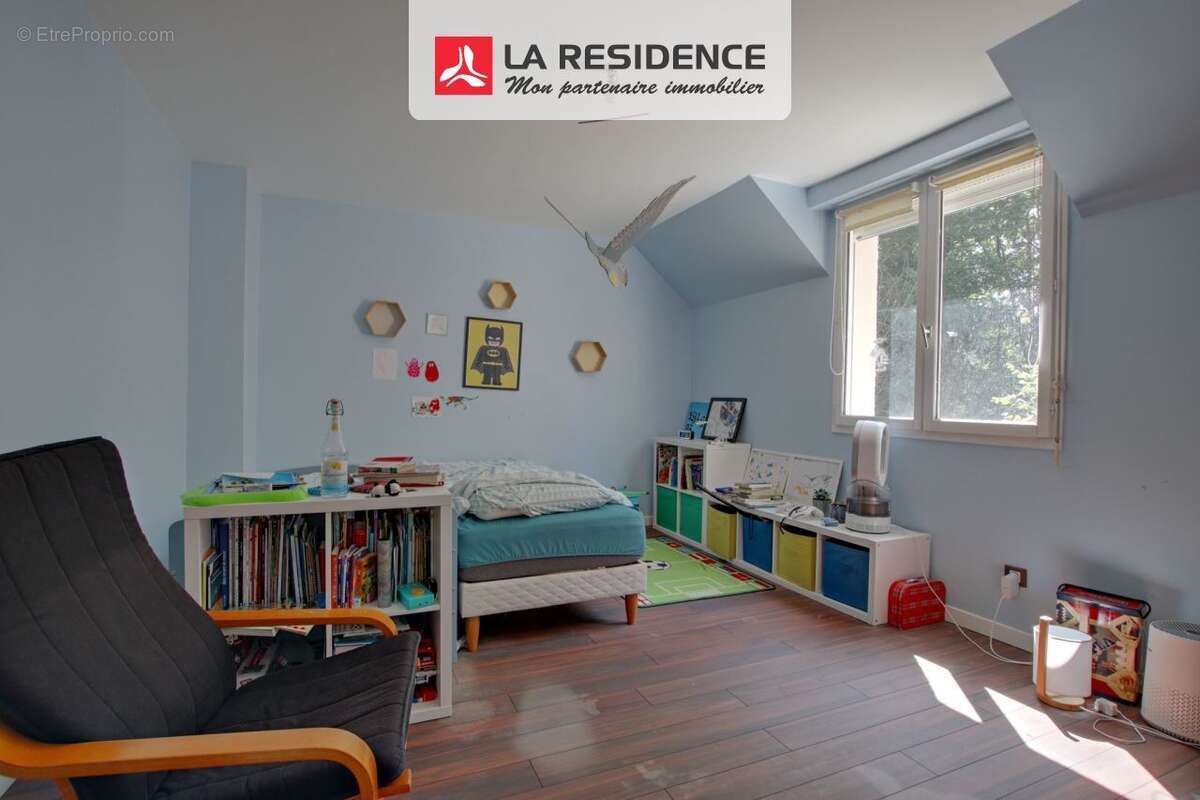 Maison à LE MESNIL-SAINT-DENIS