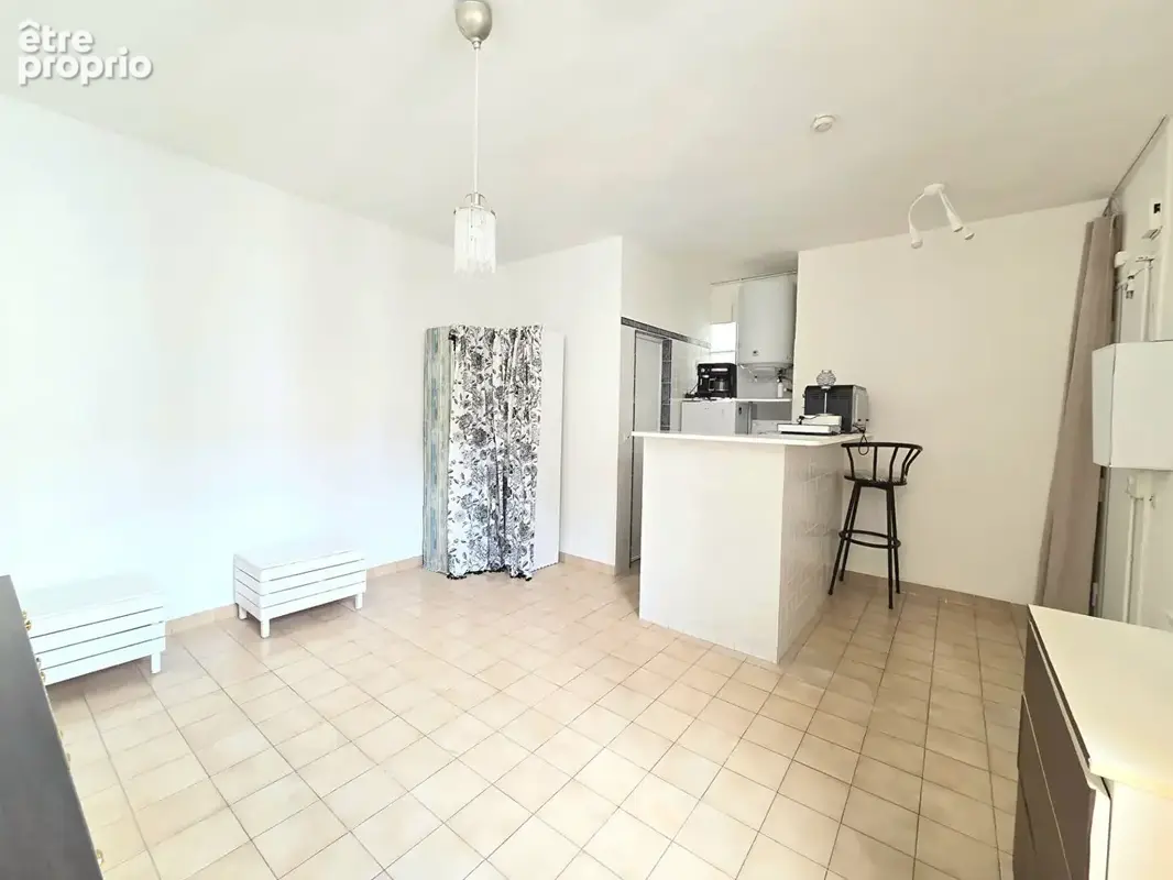 Appartement 2 pièces, calme sur cour - Place Voltaire - photo 2