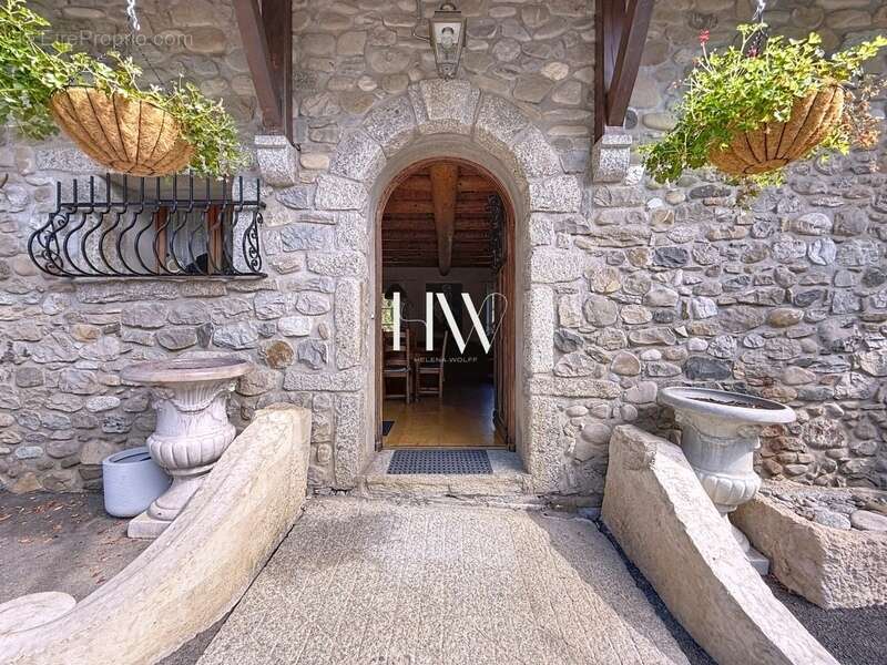 Maison à VETRAZ-MONTHOUX