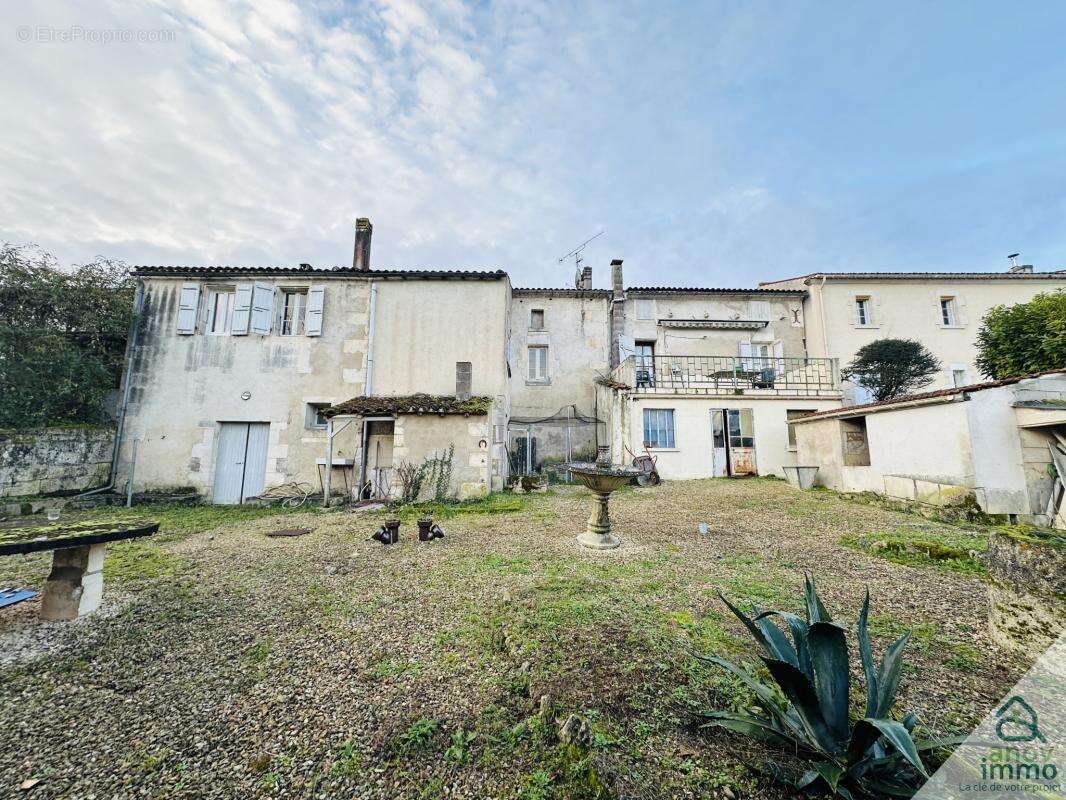 Maison à CHATEAUNEUF-SUR-CHARENTE