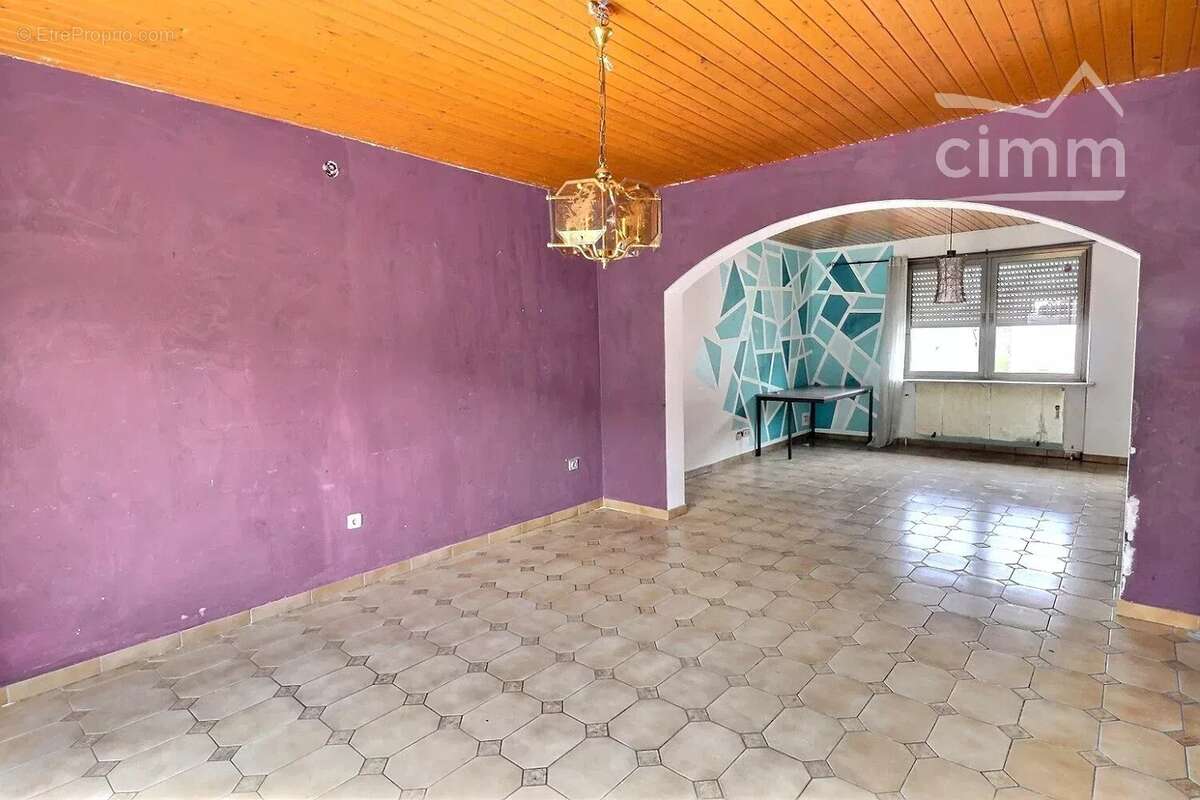 Maison mitoyenne de 200 m² à rénover avec jardin à ALSTING - photo 5