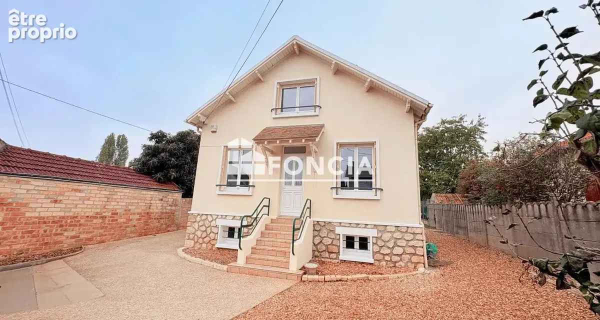 Maison avec sous-sol total, grand terrain clos et gare à proximité ! - photo 2