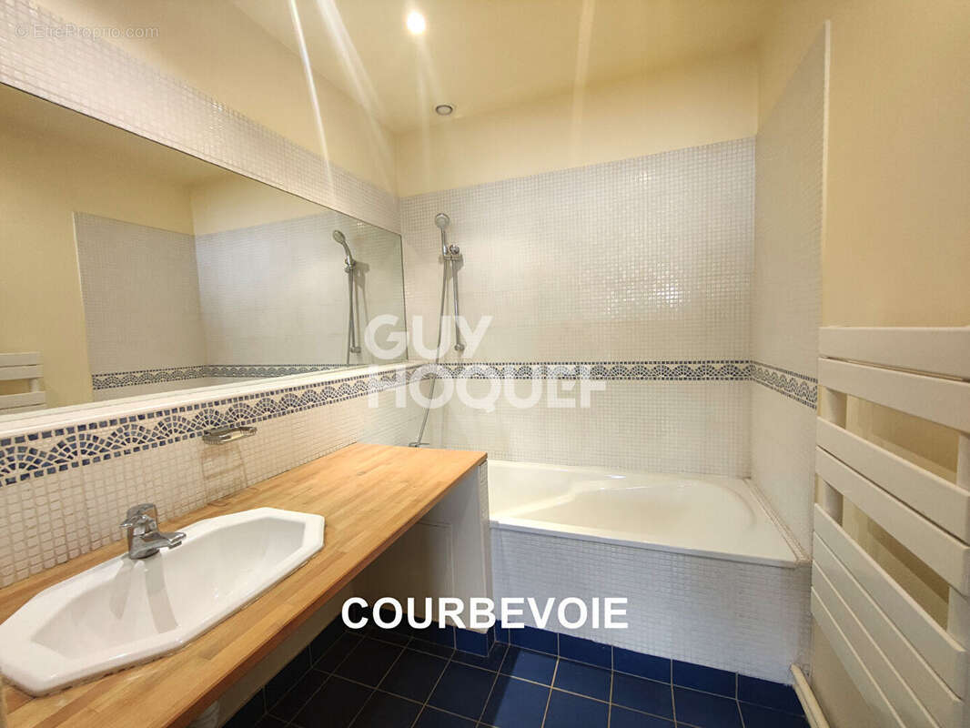 Appartement à COURBEVOIE