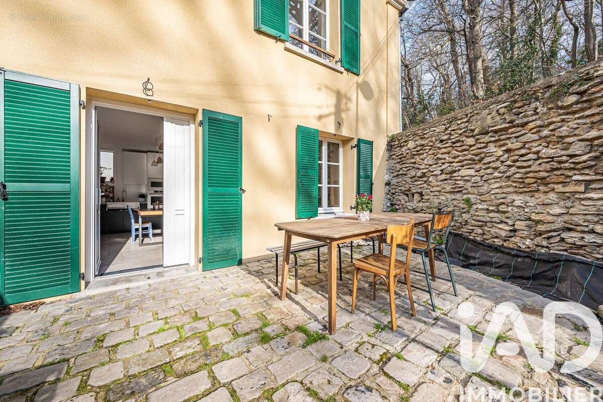 Photo 2 - Maison à LA CELLE-SAINT-CLOUD